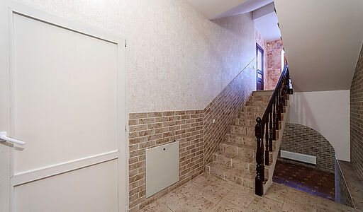 Дом с бассейном в Петрово-Дальнем