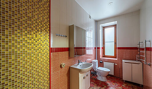 Дом с бассейном в Петрово-Дальнем