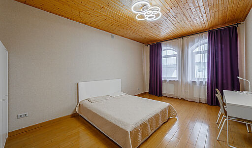 Дом с бассейном в Петрово-Дальнем