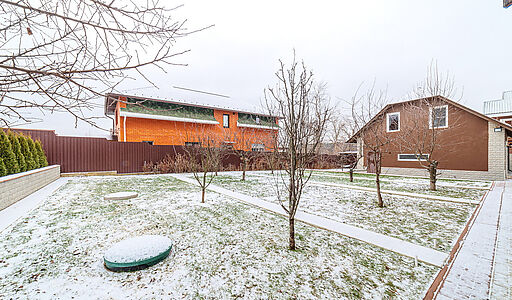 Дом с бассейном в Петрово-Дальнем