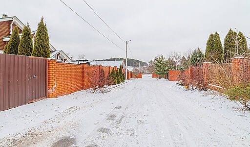 Дом с бассейном в Петрово-Дальнем