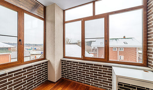 Дом с бассейном в Петрово-Дальнем