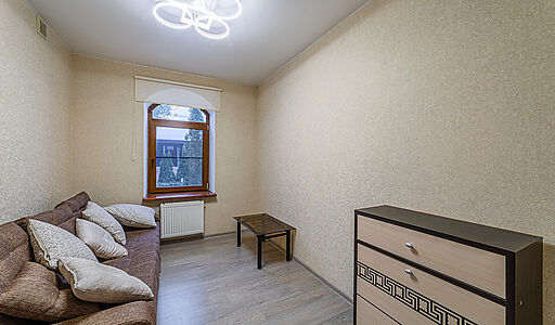 Дом с бассейном в Петрово-Дальнем