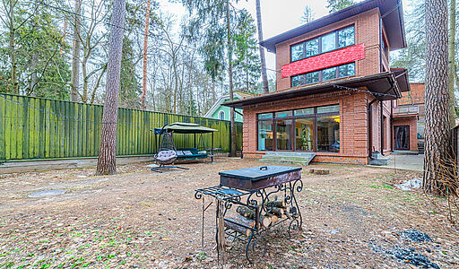 Дом в лесу в п. Николина гора