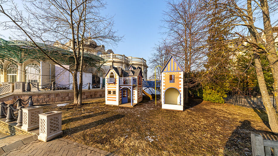 Таунхаус у озера в КП Довиль