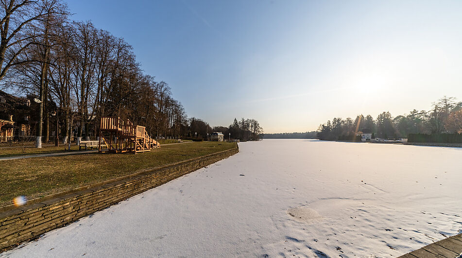 Таунхаус у озера в КП Довиль