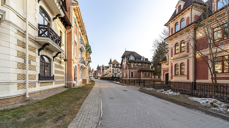 Таунхаус у озера в КП Довиль