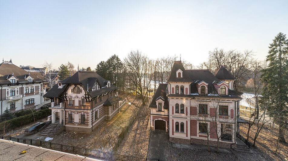 Таунхаус у озера в КП Довиль