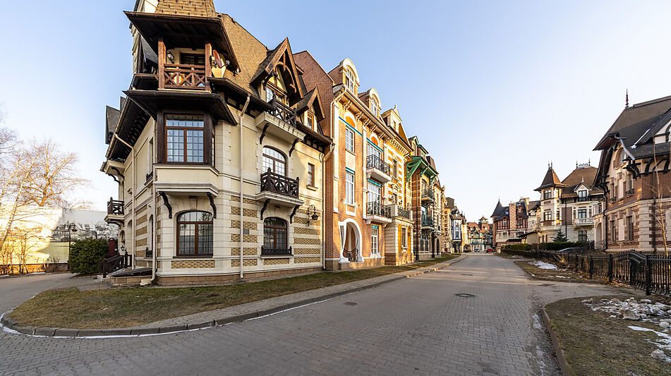 Таунхаус у озера в КП Довиль