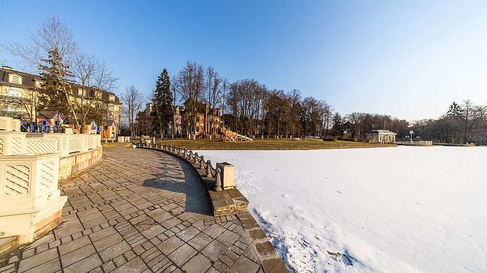 Таунхаус у озера в КП Довиль