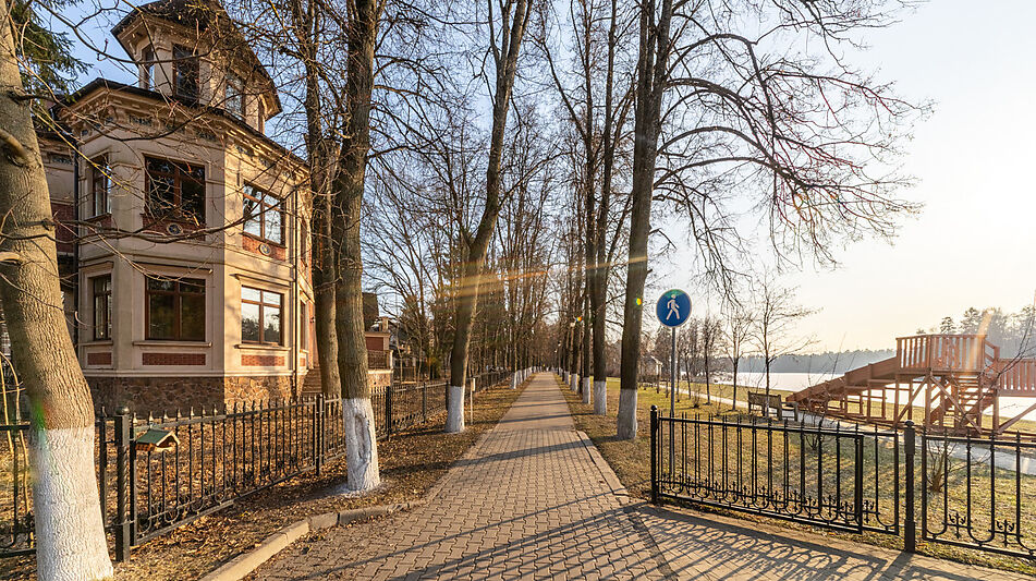 Таунхаус у озера в КП Довиль