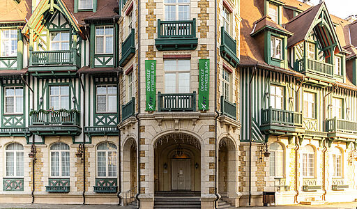 Таунхаус у озера в КП Довиль