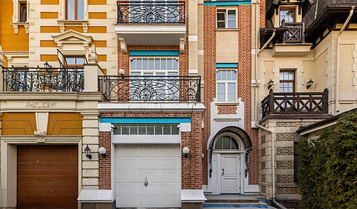 Таунхаус у озера в КП Довиль