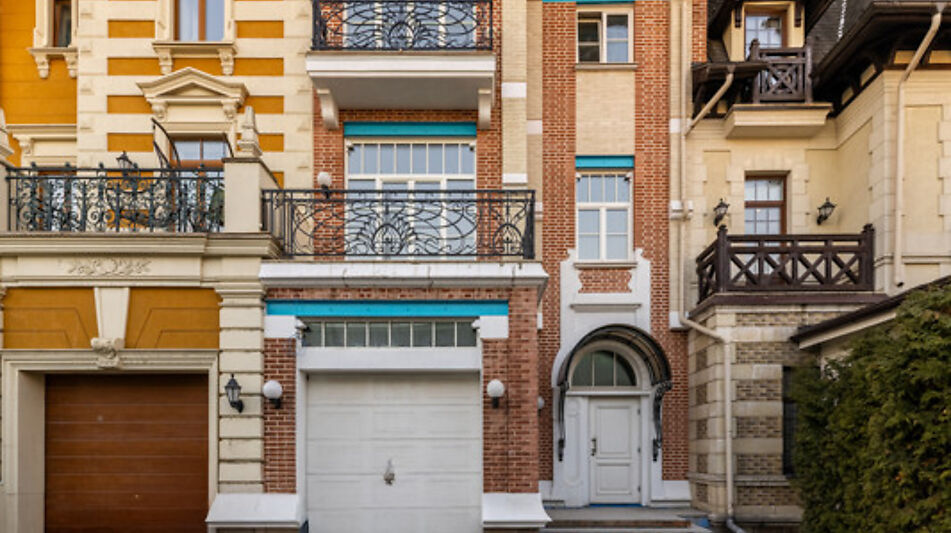 Таунхаус у озера в КП Довиль