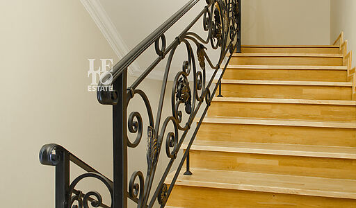 Таунхаус с гаражом в Парк Авеню