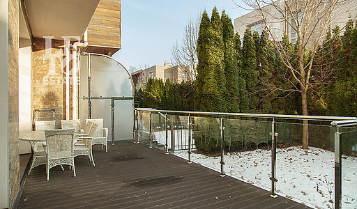 Таунхаус с гаражом в Парк Авеню