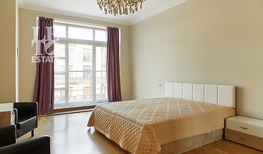 Таунхаус с гаражом в Парк Авеню