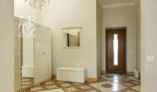 Таунхаус с гаражом в Парк Авеню