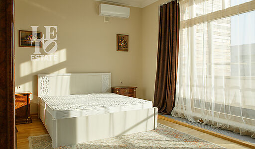 Таунхаус с гаражом в Парк Авеню