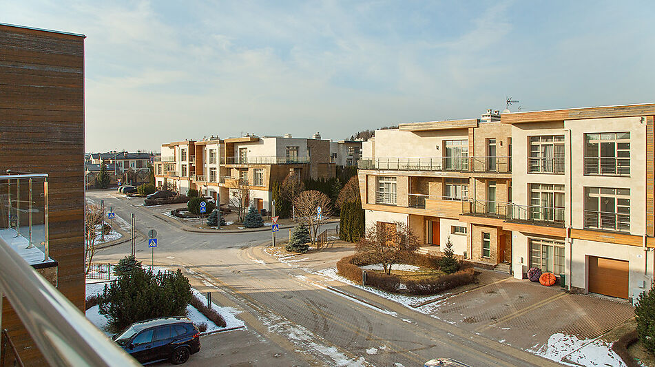 Таунхаус с гаражом в Парк Авеню