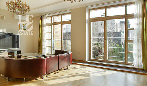 Таунхаус с гаражом в Парк Авеню