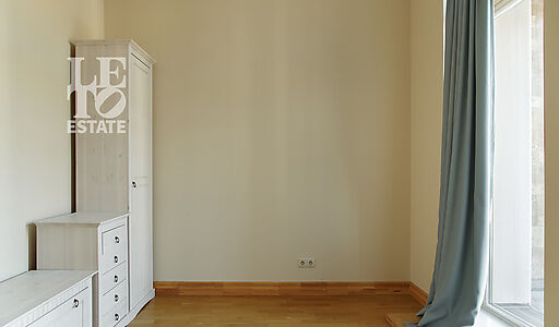 Таунхаус с гаражом в Парк Авеню