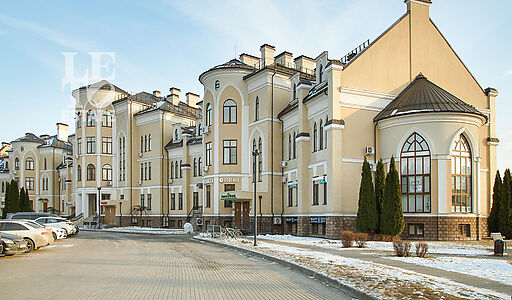 Таунхаус с гаражом в Парк Авеню