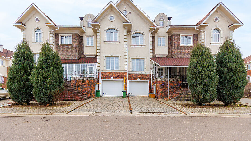 Таунхаус с гаражом в КП Онегино