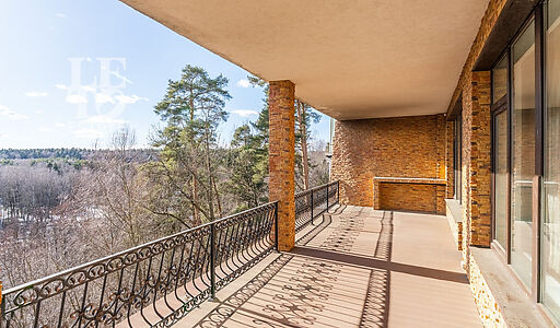 Видовая квартира в Зеленых Холмах