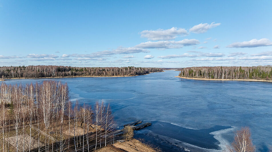 Дом в Конаково на 1 линии воды