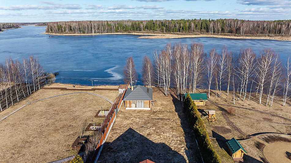Дом в Конаково на 1 линии воды