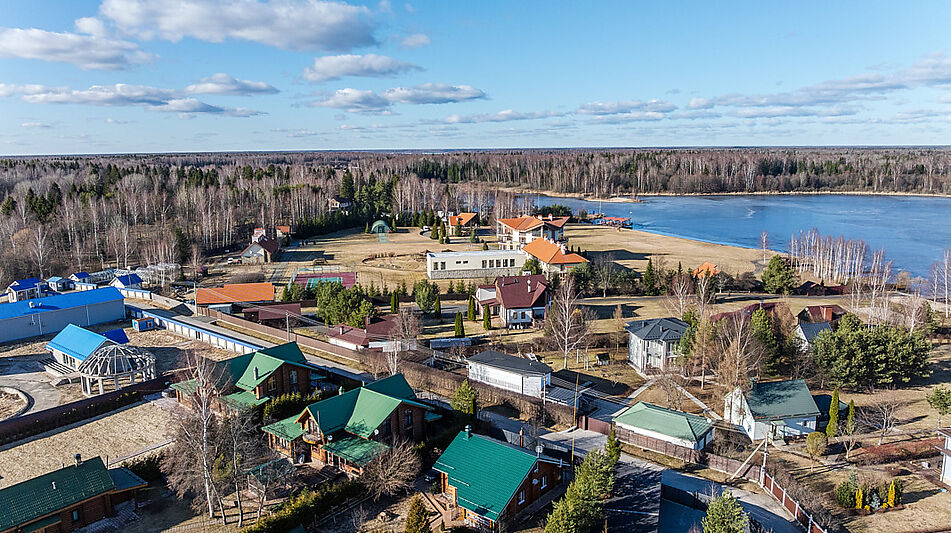 Дом в Конаково на 1 линии воды