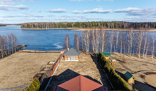 Дом в Конаково на 1 линии воды