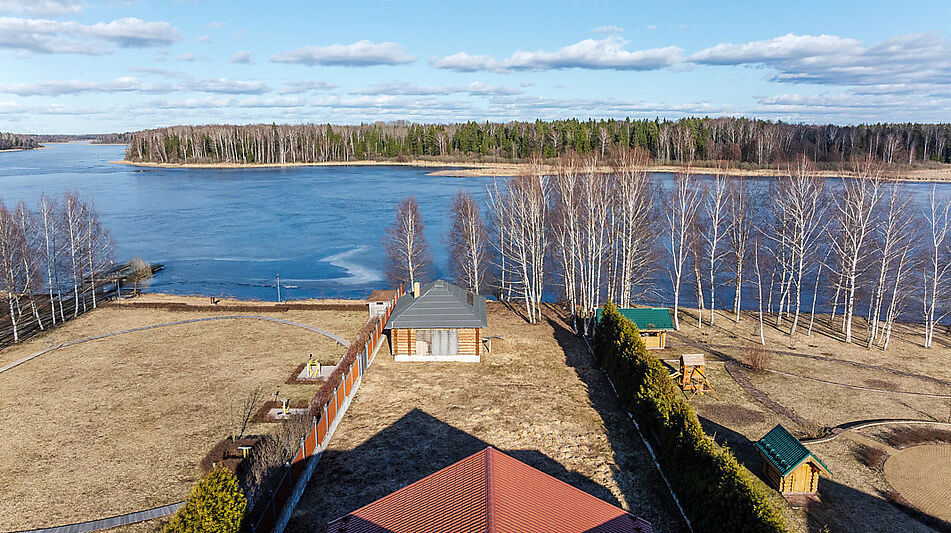 Дом в Конаково на 1 линии воды