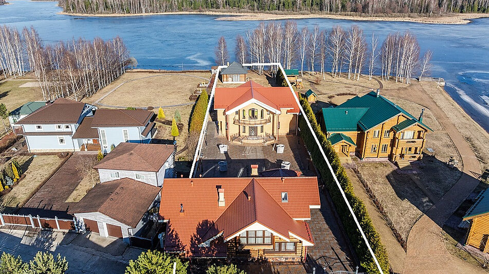 Дом в Конаково на 1 линии воды