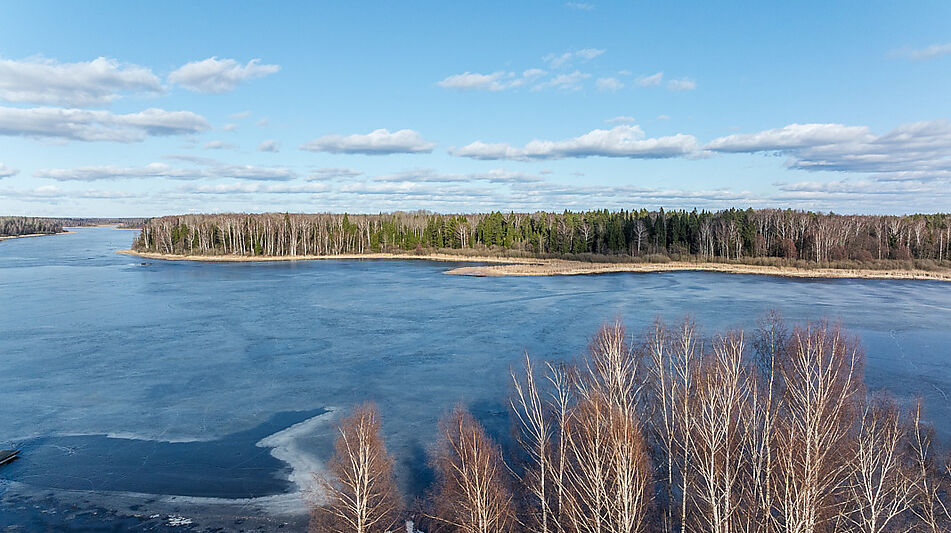 Дом в Конаково на 1 линии воды