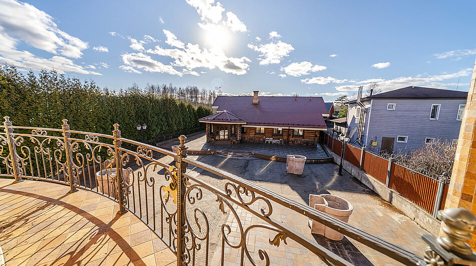 Дом в Конаково на 1 линии воды