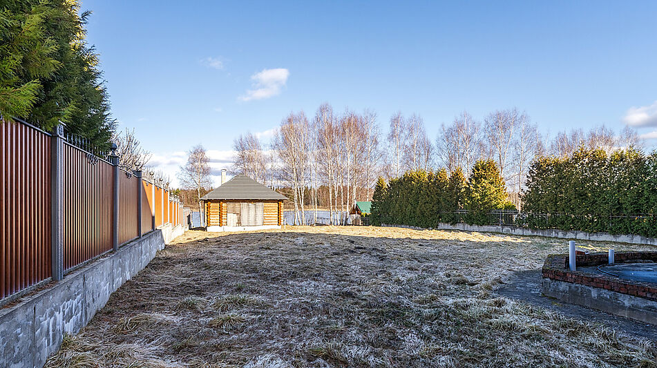 Дом в Конаково на 1 линии воды