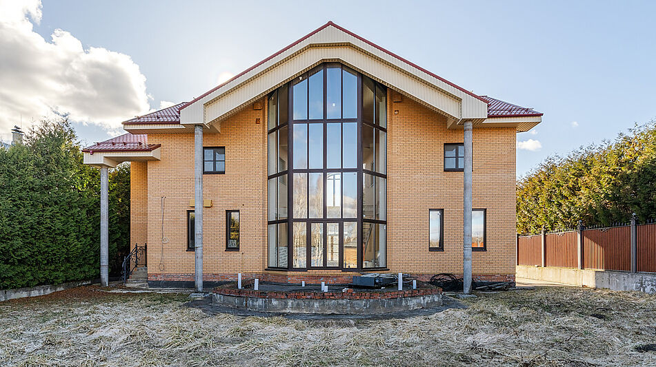 Дом в Конаково на 1 линии воды