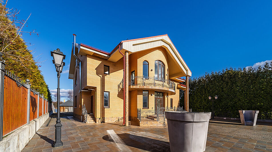 Дом в Конаково на 1 линии воды