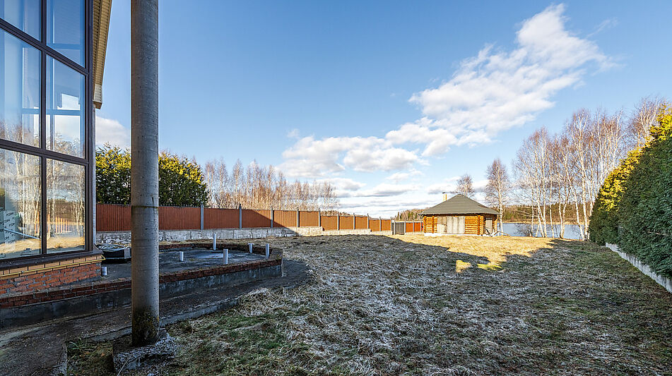 Дом в Конаково на 1 линии воды