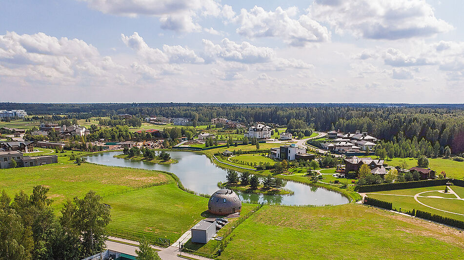 Дом в Пестово на первой линии