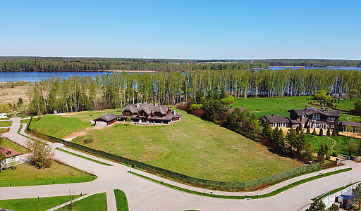Дом в Пестово на первой линии