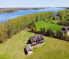 Дом в Пестово на первой линии