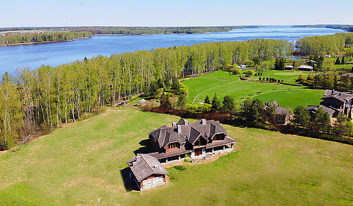 Дом в Пестово на первой линии