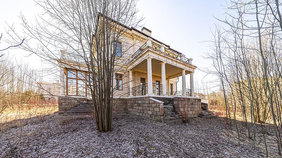 Дом с видом на озеро.