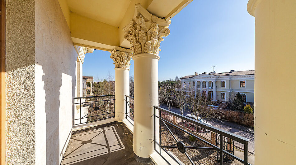 Дом с видом на озеро.