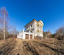 Дом с видом на озеро.