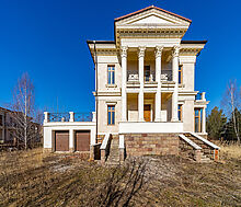 Дом с видом на озеро.