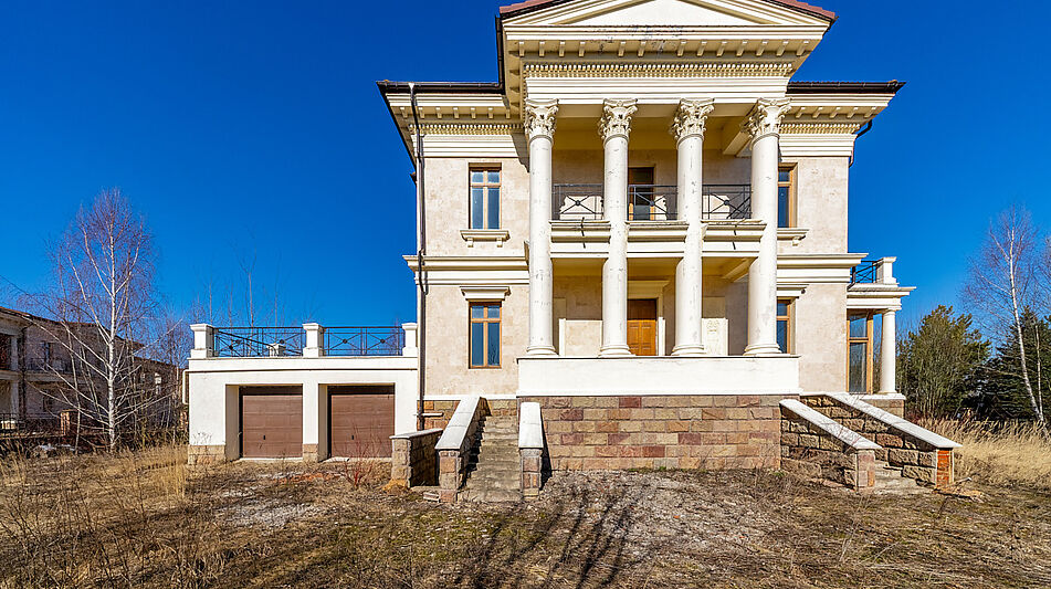 Дом с видом на озеро.